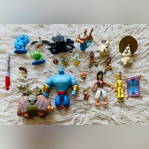 Disney plastic toy figure lot.  Everything you see you get.  Sharpie for scale.